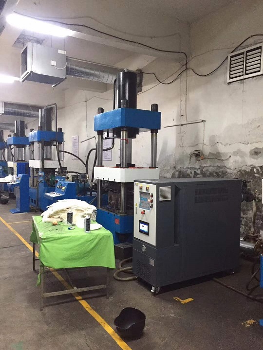 防彈頭盔熱壓成型專用模溫機